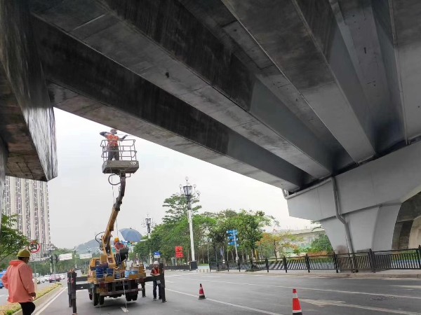 路橋護欄老化了怎么辦？路橋防護涂料——給護欄加點“顏色”看看！